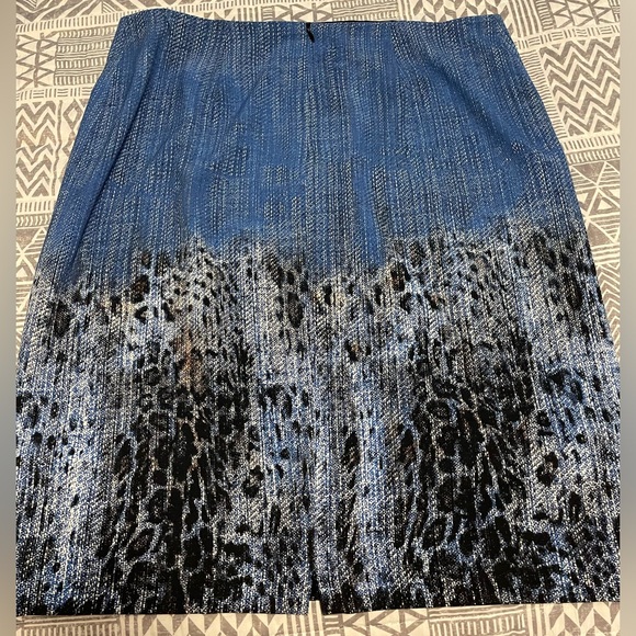 Per Se blue polyester skirt featuring cheetah print design - Picture 3 of 7